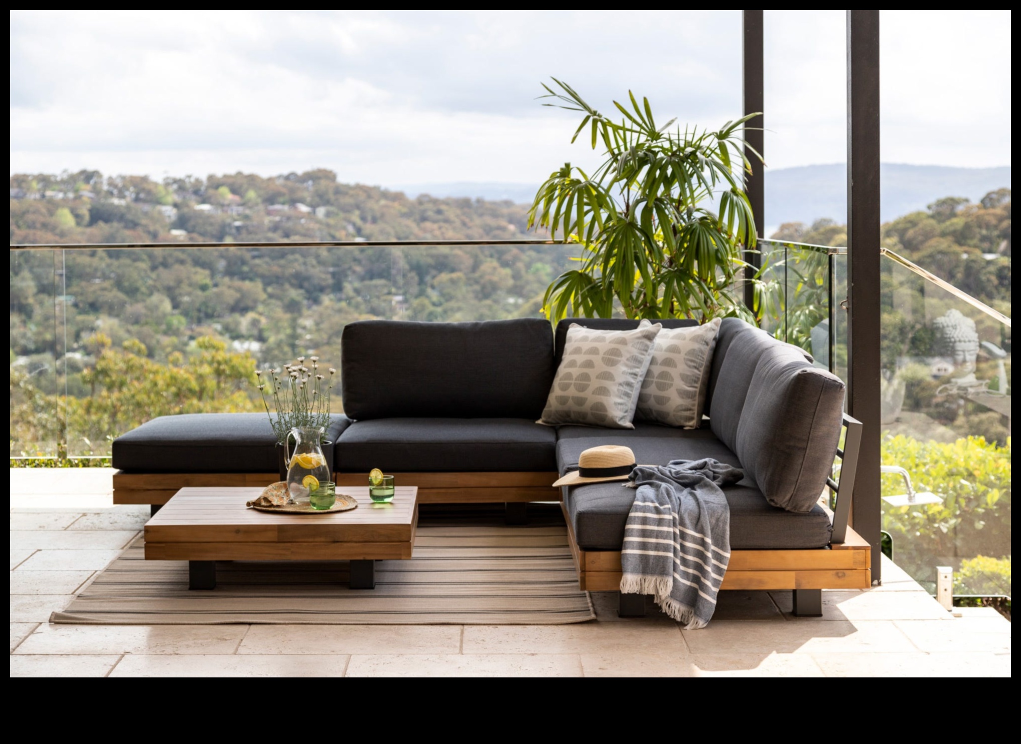 Alfresco Living: Κομψά στοιχεία για το υπαίθριο καταφύγιό σας