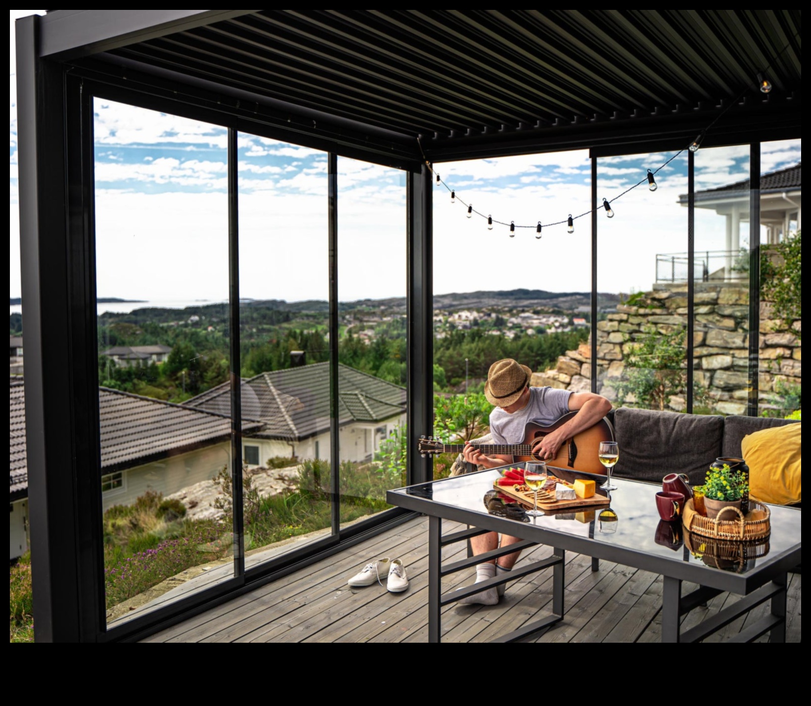 Radiant Retreat: Ανυψώστε τον κήπο σας με κομψές πινελιές